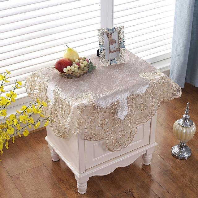 Quadratische Tischdecke von Your Warm Home in Weiß und Gold mit Samt, Stickerei und Spitze, B/B/B: 70 x 70 x 0 cm - Bild 1