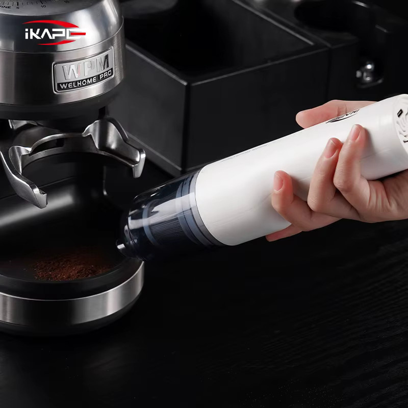 IKAPE Kaffeesatz-Staubsauger in Weiß, tragbarer kabelloser Hand-Barista-Reiniger mit Saug- und Gebläsefunktion für Bar, Auto oder Desktop - Bild 1
