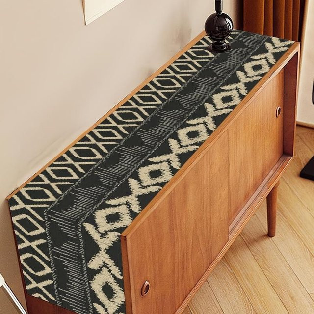 JINGYUE Pet Tischläufer mit ethnischem Grafik-Design in Schwarz, B/H: 40 x 140 cm - Bild 1