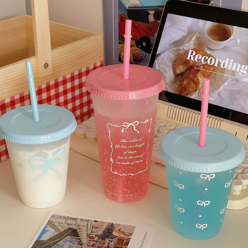 Kawaii Trinkbecher mit Deckel und Stroh von JONBT für Mädchen, BPA-freier Kunststoffbecher für Kaffee, Milch oder Tee, große Kapazität - Bild 2