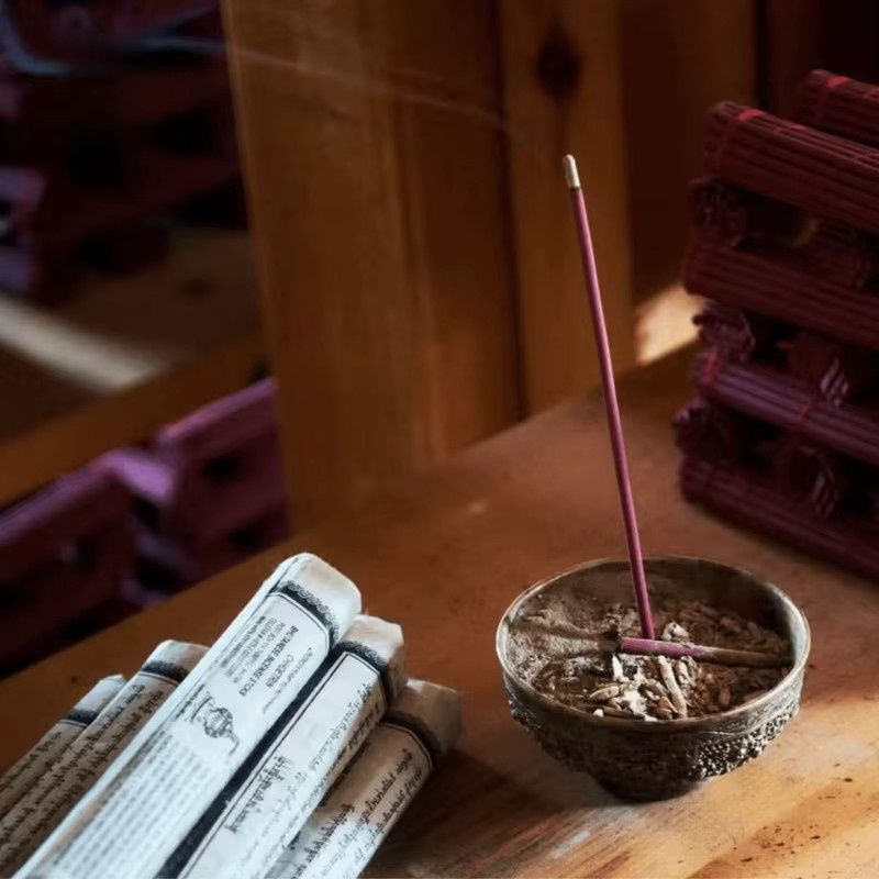 5er-Pack handgefertigte tibetische Räucherstäbchen mit natürlichen Düften für Meditation und Aromatherapie - Bild 4