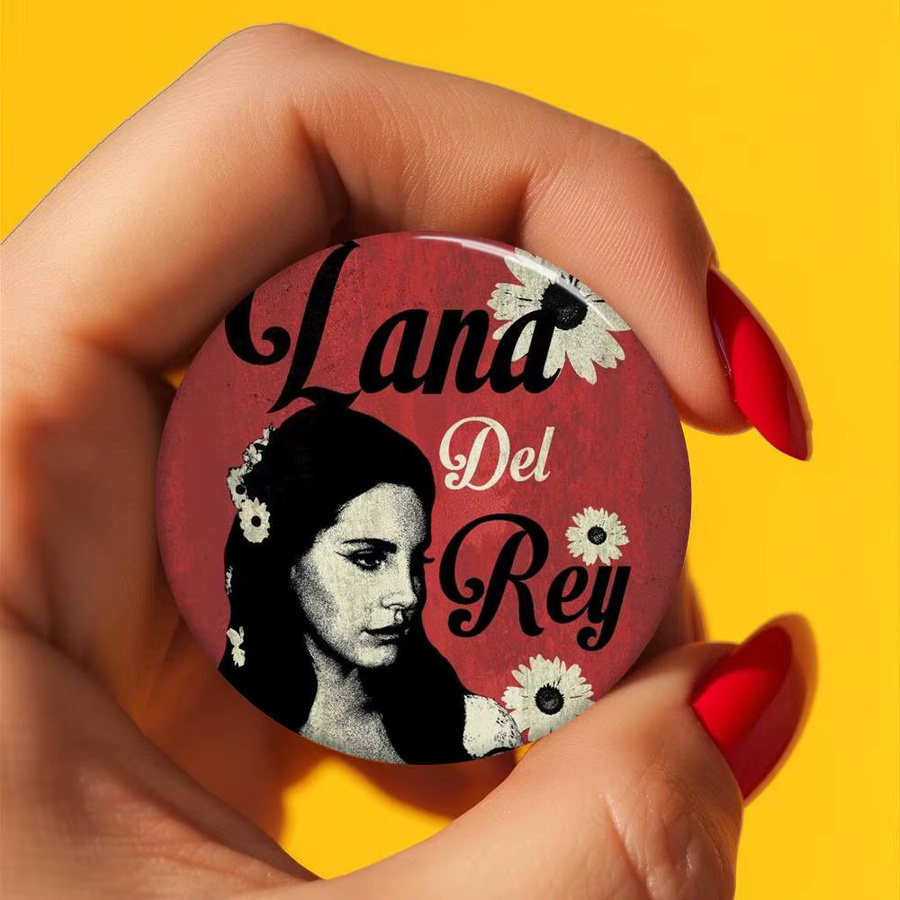 Anstecker Lana Del Rey Cartoon, Metall, Bunt - Bild 5