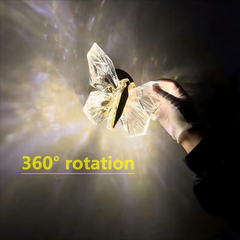 LED Butterfly Wandleuchte mit 360 Grad Rotation in Gold/Messing, moderne Nordic Nachtleuchte aus Glas und Kristall für Schlafzimmer, Wohnzimmer und Flur - Bild 2