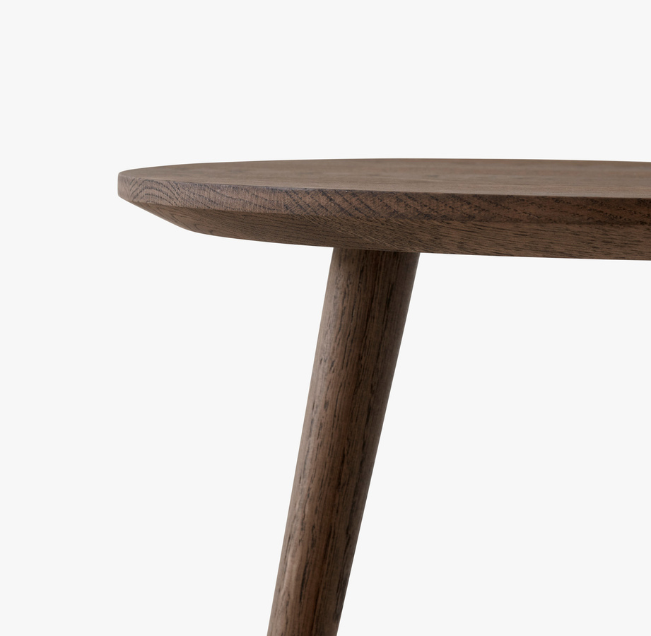 &Tradition In Between Rundtisch Sk3 und Sk4 aus Holz in Braun mit mattem Finish - Bild 2