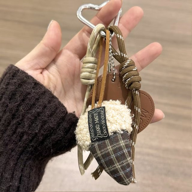 ZAKOL Schlüsselanhänger Plüsch-Hase, Lederherz-Anhänger, Unisex - Bild 1