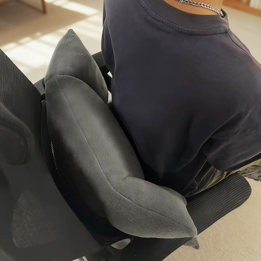 OOAGE Ergonomisches Lendenkissen in Grau zur Schmerzlinderung und Taillenstütze mit atmungsaktivem Design - Bild 2