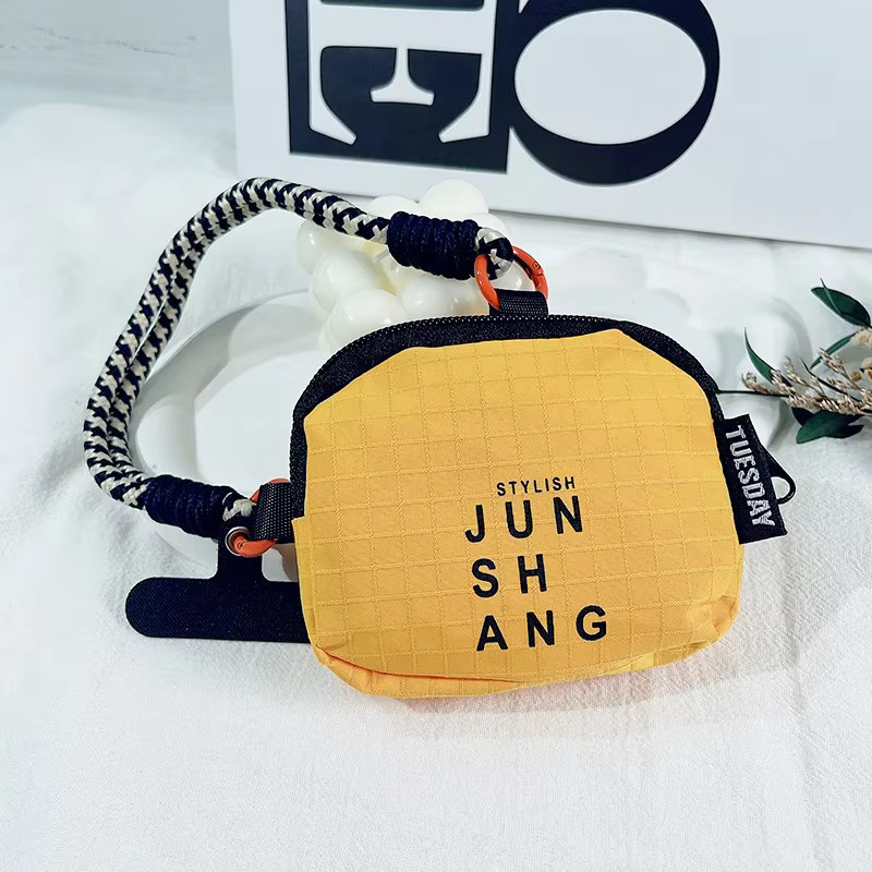 Kopfhörertasche aus Oxford-Stoff in Gelb mit Umhängeband als Mini-Geldbörse und Anti-Verlust-Hülle für unterwegs - Bild 2