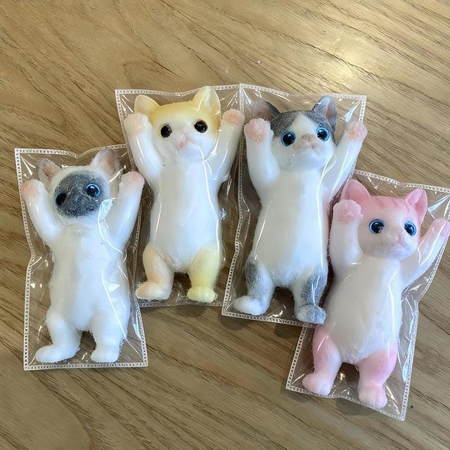 HefengCL Kätzchen-Quetschspielzeug, weich, mit hochgehobener Pfote - Bild 1