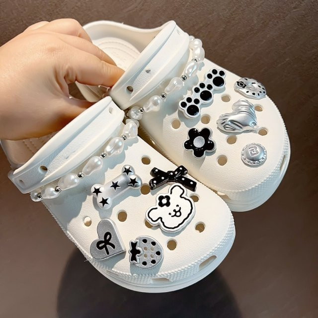 Mesuca Charms-Set, Hundeschuh-Charms, Perlenkette, Harz, schwarz-weiß - Bild 1