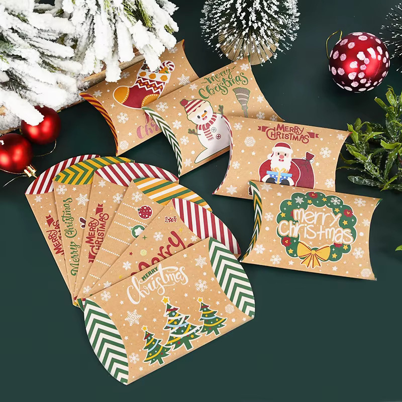 10er Set Weihnachtliche Kissenförmige Süßigkeitenboxen aus Kraftpapier mit Weihnachtsmann und Tannenbaum Motiv in Mehrfarbig für Kinder Geschenke und Dekoration - Bild 5