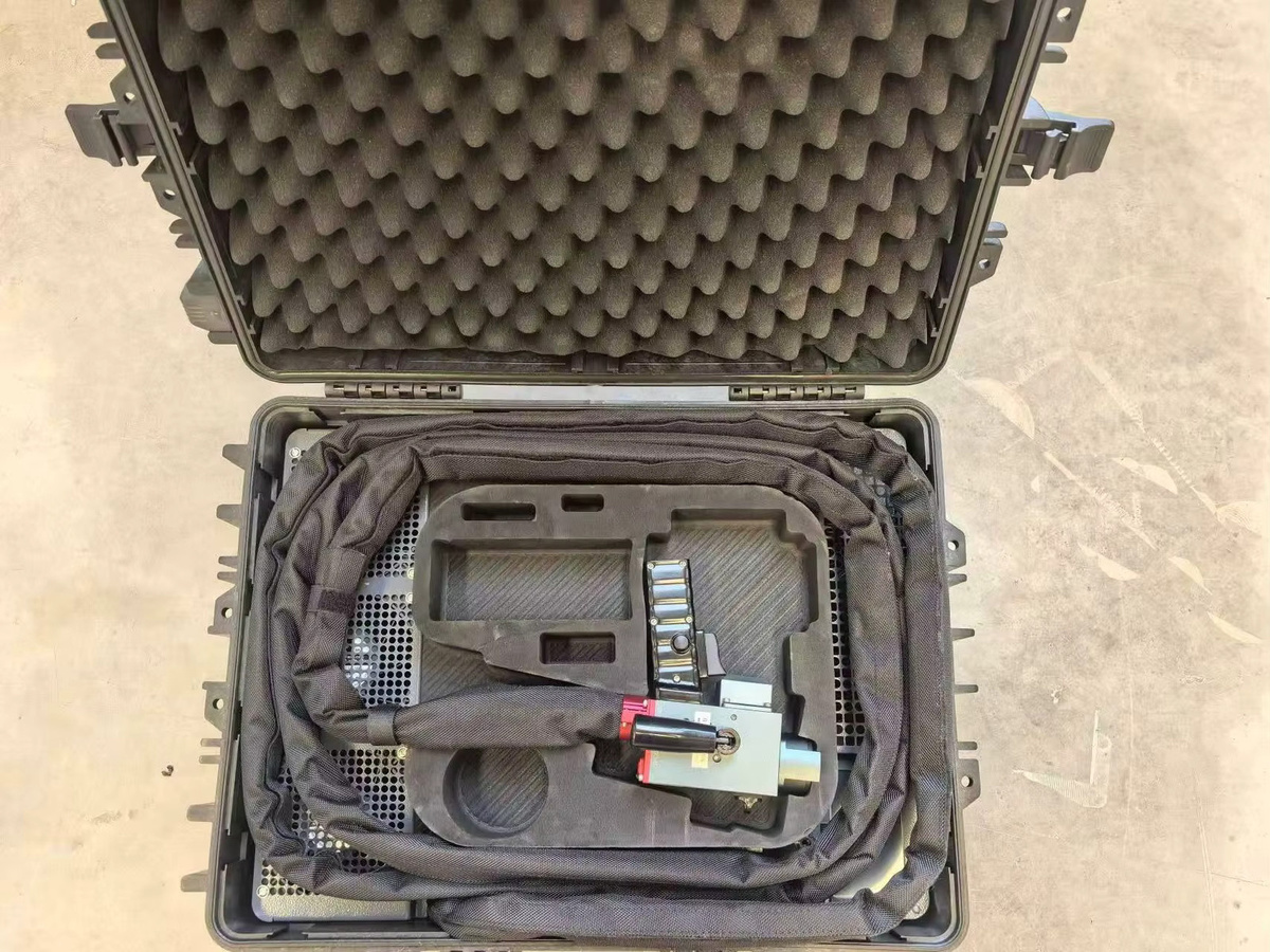 ACCTEK Luftgekühlter 300W Puls-Faserlaser-Reinigungsmaschine Handgeführter Tragbarer Oberflächenreiniger für Metall, Holz und Stein in Rot - Bild 2