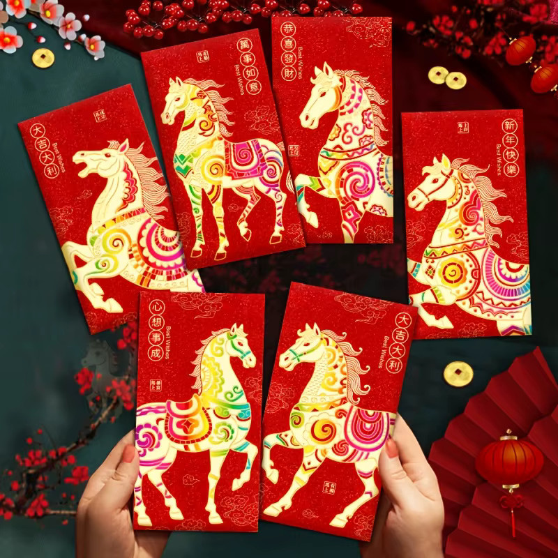 Rote Umschläge für das chinesische Neujahrsfest 2026 mit goldenem Pferdemuster als Glücksgeldbeutel in Rot und Gold - Bild 4