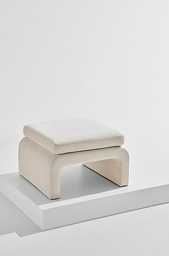 Mika Pouf in Pastill mit Holzgestell, Farbe: Beige/Weiß, B/T/H: 68 x 45 x 45 cm - Bild 1