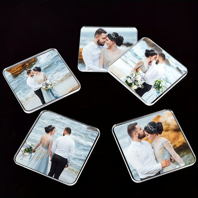 Personalisierter quadratischer Acryl-Untersetzer von Hello Young in Rot und Transparent, rutschfeste Bechermatte mit Logo oder Foto - Bild 1