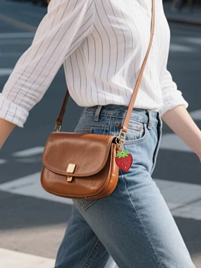 Apple AirTag Hülle aus Leder mit Frucht- und Tier-Design als Anti-Verlust Schlüsselanhänger - Bild 3