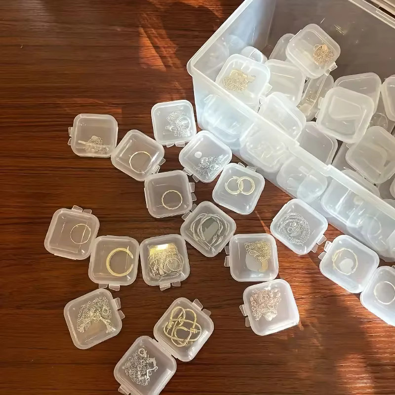 Transparente quadratische Aufbewahrungsbox aus Kunststoff mit faltbarem Deckel als Schmuck-Organizer und Pillenetui, B/T/H: 3,5 x 3,5 x 8,0 cm - Bild 3