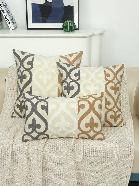 Elegantes Kissenbezug mit Stickerei und Ketten-Dekor in Beige und Multicolour für Sofa und Wohnzimmer - Bild 1