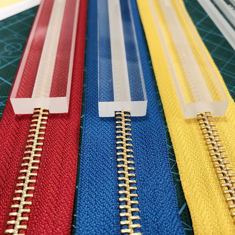 Transparentes Acryl-Lineal als Anti-Überlauf-Werkzeug für DIY-Lederarbeiten und Reißverschluss-Kleber-Anwendungen - Bild 3