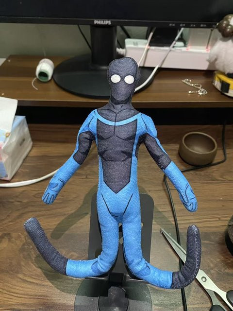 Yiran toy Unbesiegbarer Omni-Man Mark Grayson Stoffpuppe, Actionfigur Plüsch, 28cm - Bild 1