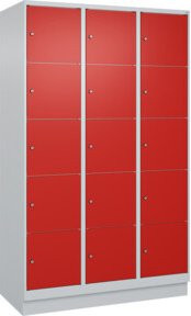 C+P Schließfachschrank Classic PLUS mit Sockel, 3 Abteile, Grau/Rot, H x B x T: 195 x 120 x 50 cm - Bild 1