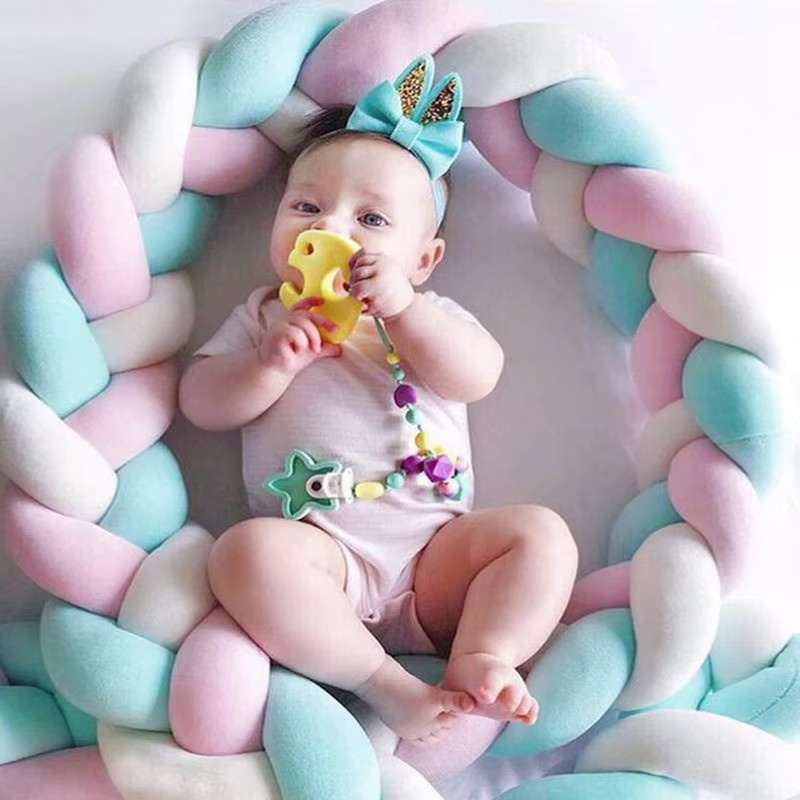 Weiche Baby Bett Stoßstange aus Baumwolle mit 3 Knoten als Stoßstangen-Schutz und Dekoration für Kleinkinder, Mehrfarbig - Bild 1