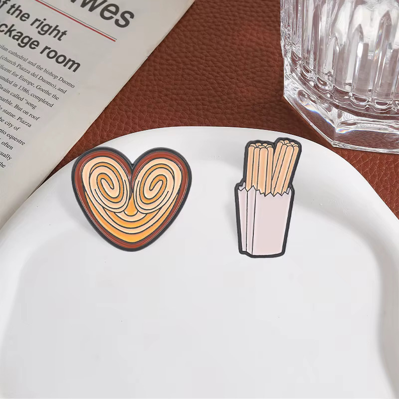 Miss Zoe Anstecknadeln, Mexikanische Churro Palmier Emaille, Cartoon-Herz-Gebäck-Broschen - Bild 2