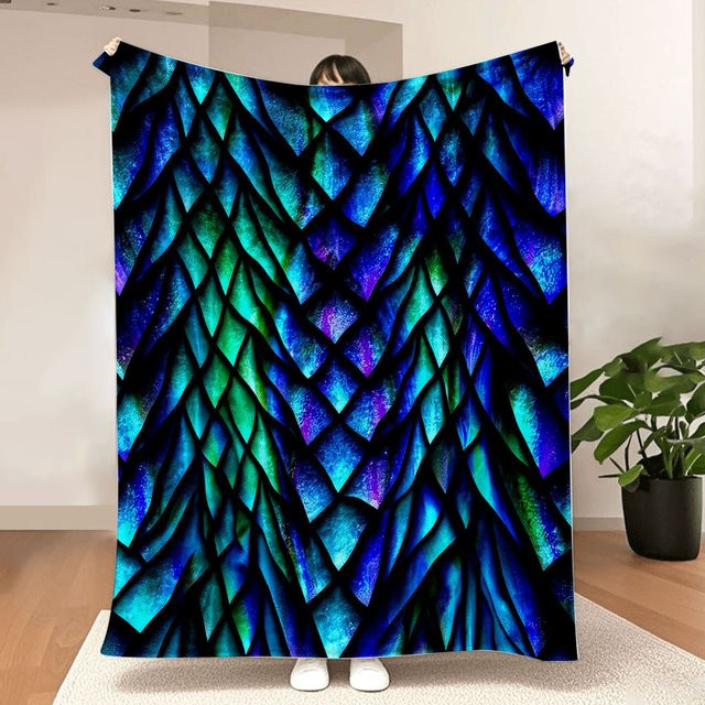 Schimmernde Decke mit Drachenskala-Muster in Blau, Türkis und Grün mit geometrischem Farbverlauf und strukturierten Schuppen - Bild 1