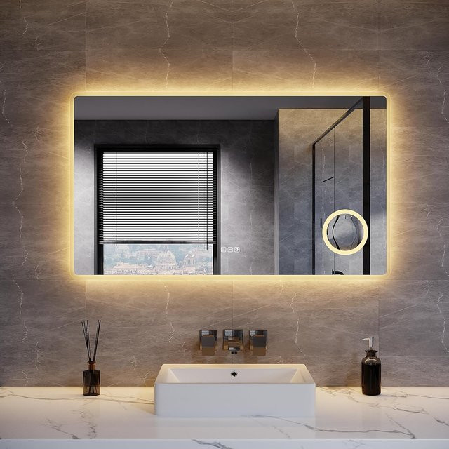 SONNI LED Badspiegel mit Beleuchtung und Steckdose, Wandspiegel mit Anti-Beschlag-Funktion, 3 Farbmodi und Touch-Schalter, B: 80 cm, H: 60 cm - Bild 1