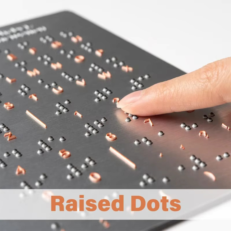 Taktile Braille-Nummerntafel aus Metall in Grau als pädagogisches Lernwerkzeug für blinde Schüler - Bild 2