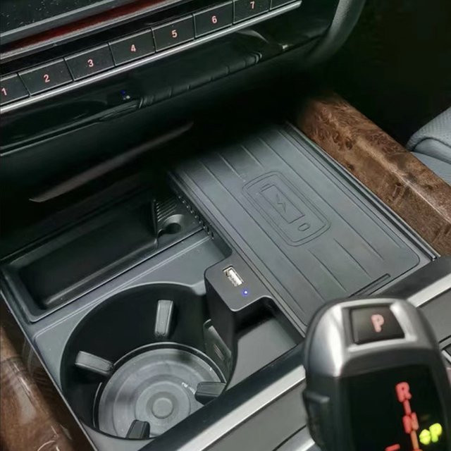 Carinway Kabelloses 15W Auto-Ladegerät und Handy-Ladestation in Schwarz für BMW X5 F15, X6 F16, F85 und F86 - Bild 1