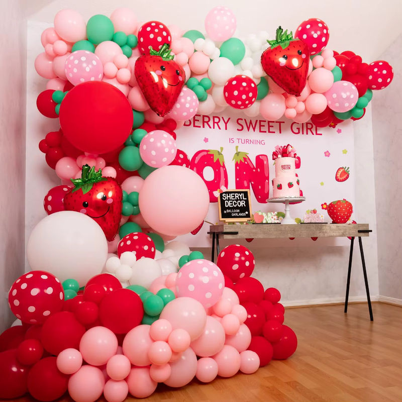Erdbeer-Ballonbogen-Set mit Girlande in Rot, Rosa und Grün für deine Erdbeer-Kuchen-Party oder Geburtstage - Bild 4
