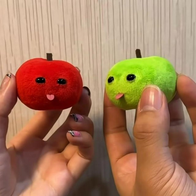 Schlüsselanhänger Apfel, Plüschtier, Unisex - Bild 1