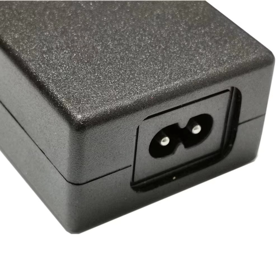 WAPUNO 5in1 Lithium Batterie Ladegerät 42V 2A DC Netzteil mit austauschbaren Steckern in Schwarz - Bild 3