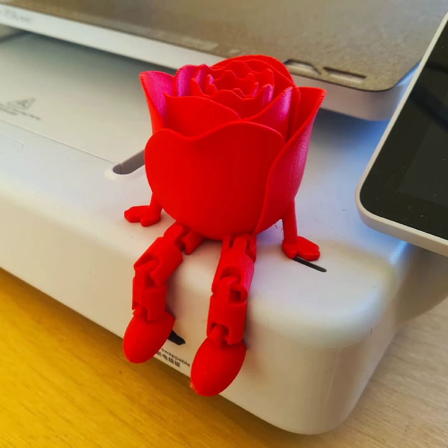 Gooparty 3D-gedruckte Rosen-Dekoration in Rot mit beweglichen Gelenken als kreatives Desktop-Ornament - Bild 3