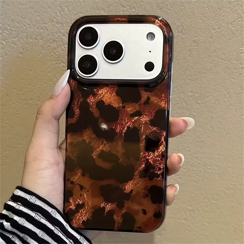 Luxuriöse iPhone Hülle mit braunem und schwarzem Leopardenmuster im Vortex-Design für verschiedene iPhone Modelle - Bild 2