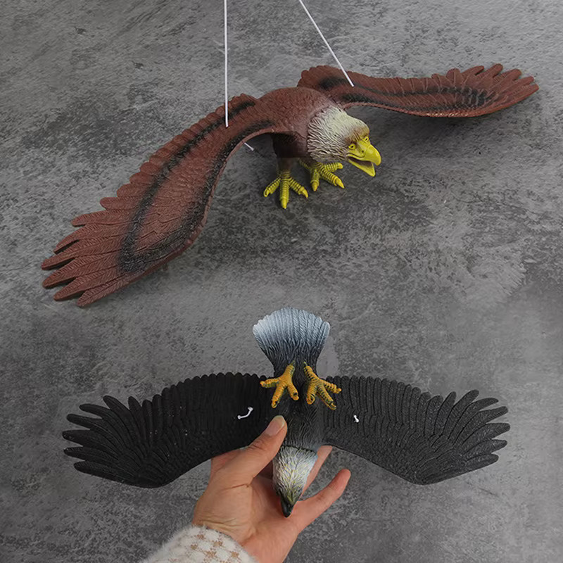 JETTING Adlerfigur als hängendes Vogelabwehr-Ornament aus Kunststoff in Weiß und Multicolour - Bild 1