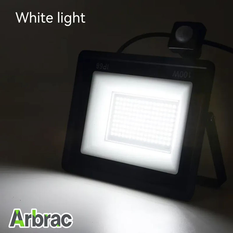 Arbrac LED Flutlicht mit PIR Bewegungsmelder, IP66 wasserdichter Außenwandstrahler in Schwarz, warmweißes Licht für den Garten - Bild 4