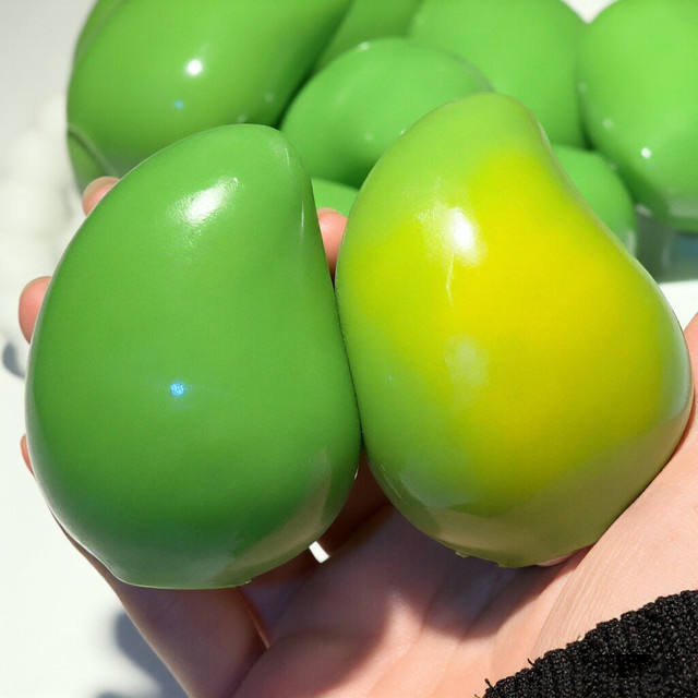 Schylling Mango-Squishy-Fidget-Spielzeug, weicher ASMR-Sensorik-Quetschball - Bild 1