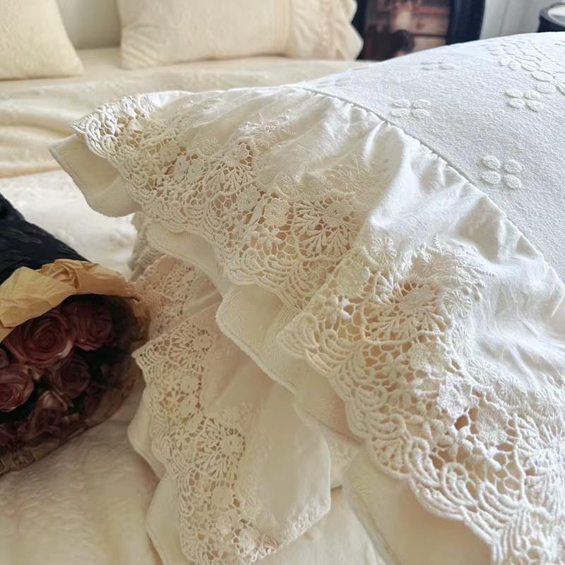 Bettwäsche Set im Vintage französischen Stil mit Spitze und Rüschen aus Samt und Polyester, Farben: Pink und Weiß - Bild 3