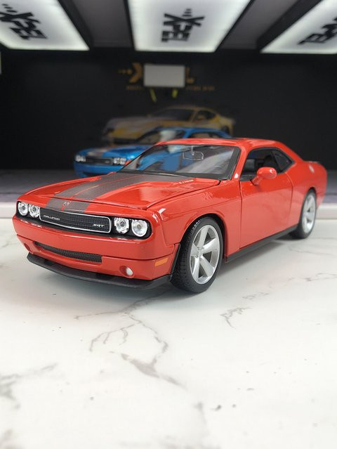 Maisto 2008 Dodge Challenger SRT8, Modellauto, 1:24, Metall - Bild 1
