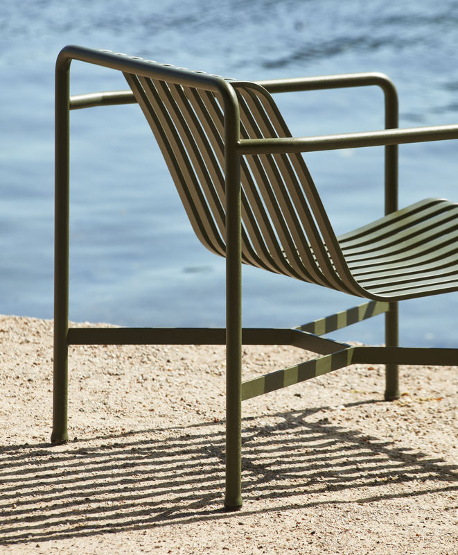 HAY Palissade Lounge Chair Low in Grün aus Stahl mit Armlehnen - Bild 3