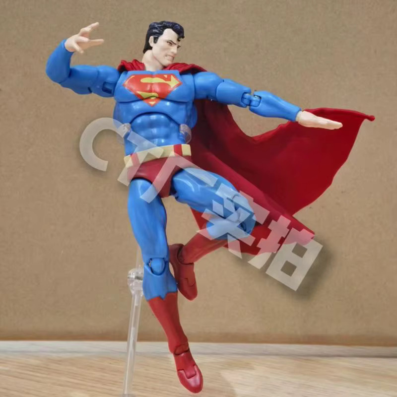 CT MAFEX Nr. 117 Superman (Hush), DC Comics Justice League, Actionfigur - Bild 2