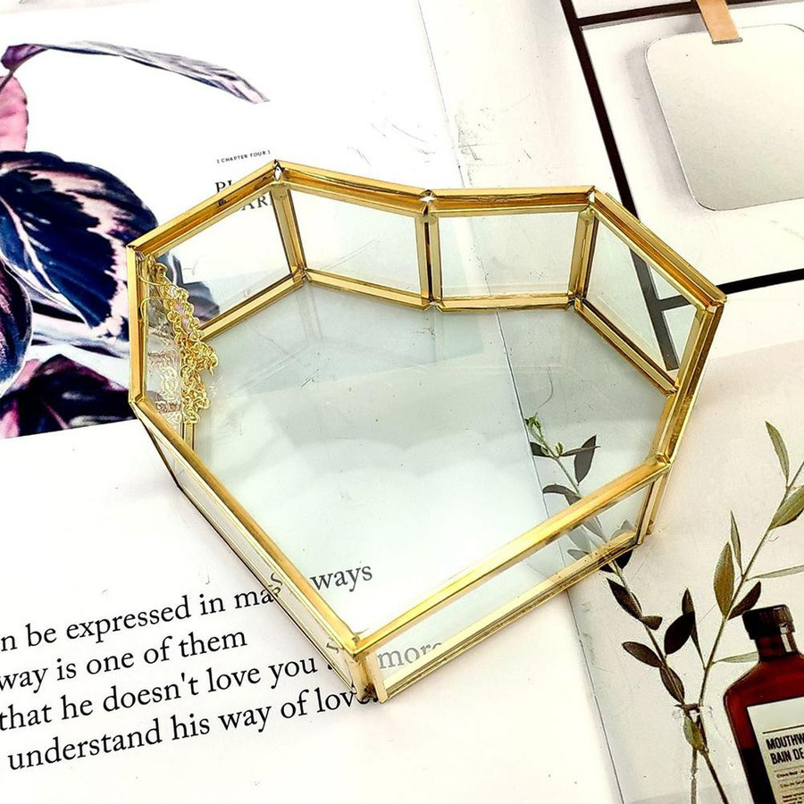 KONNWEI Herzförmige Schmuckschatulle aus Glas und Messing in transparentem Design, geometrische Ringbox zur Schmuckpräsentation - Bild 1