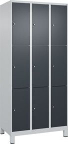 C+P Schließfachschrank Classic PLUS mit 3 Abteilen und Füßen, Farbe Anthrazitgrau, B/T/H: 90 x 50 x 195 cm - Bild 1