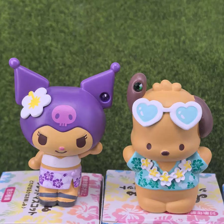 Sanrio Kawaii Anime Figuren Set Hawaii Edition mit Hello Kitty, Melody, Kuromi und Cinnamoroll in Multicolor, Höhe: 6 cm - Bild 1