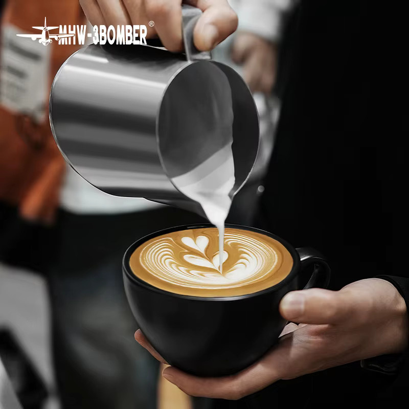 MHW-3BOMBER Milchaufschäumkrug aus Edelstahl in Silber, 600 ml für Latte Art und Kaffee-Zubehör - Bild 3