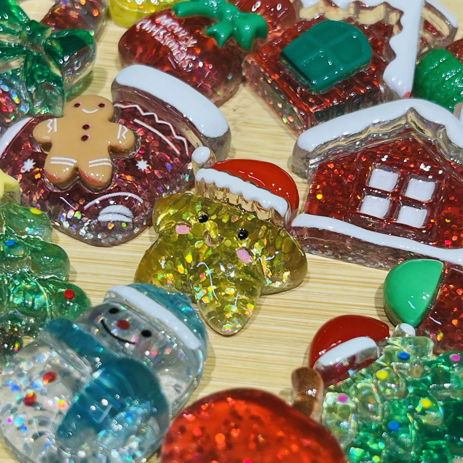 Happye&TiTi 15-teiliges Weihnachts-Schuhdekorations-Set für Kinder in Multicolour aus Kunststoff mit Zuckerstangen, Schneemännern und Strümpfen - Bild 2