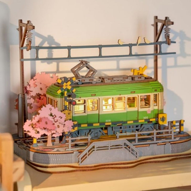 Robotime Sakura Journey Tram 3D-Holzpuzzle mit LED-Leuchten in Grün - Bild 1
