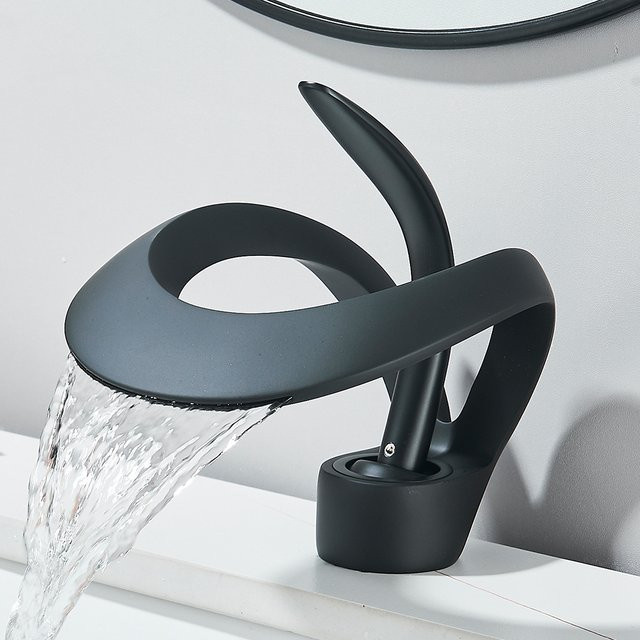 Wasserfall-Waschtischarmatur Quyanre aus massivem Messing als Einhebelmischer für Warm- und Kaltwasser in Gold für dein Badezimmerwaschbecken - Bild 1