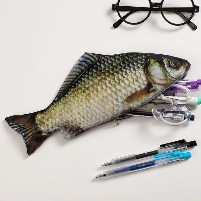 Lustiges Federmäppchen in Fisch-Optik von Elegant Living House, graue Bleistiftmappe mit großem Fassungsvermögen für die Schule - Bild 1